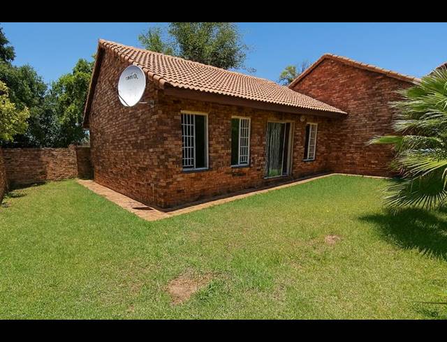 2 BEDROOM TOWNHOUSE FOR SALE IN HIGHVELD